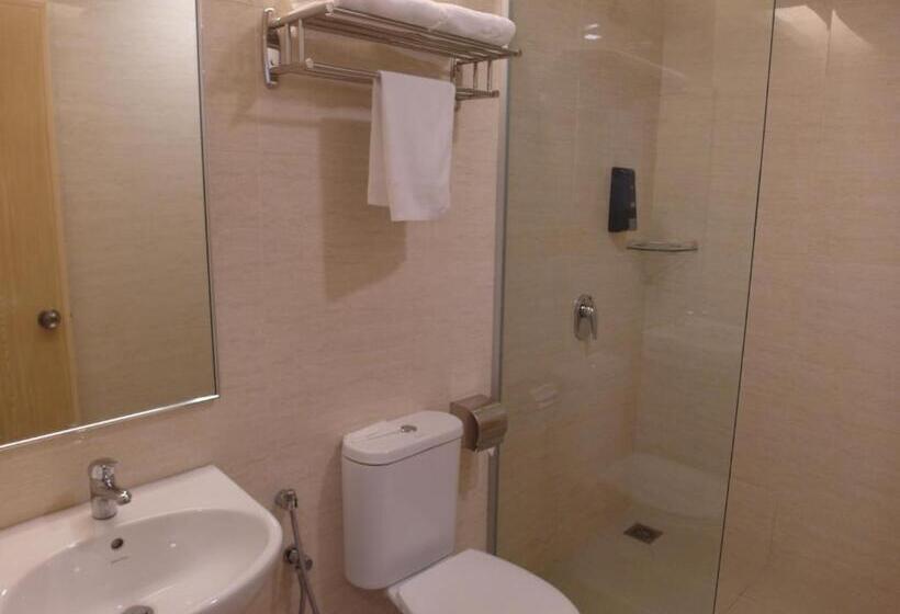 اتاق لوکس با تخت بزرگ, Metro Hotel @ KL Sentral