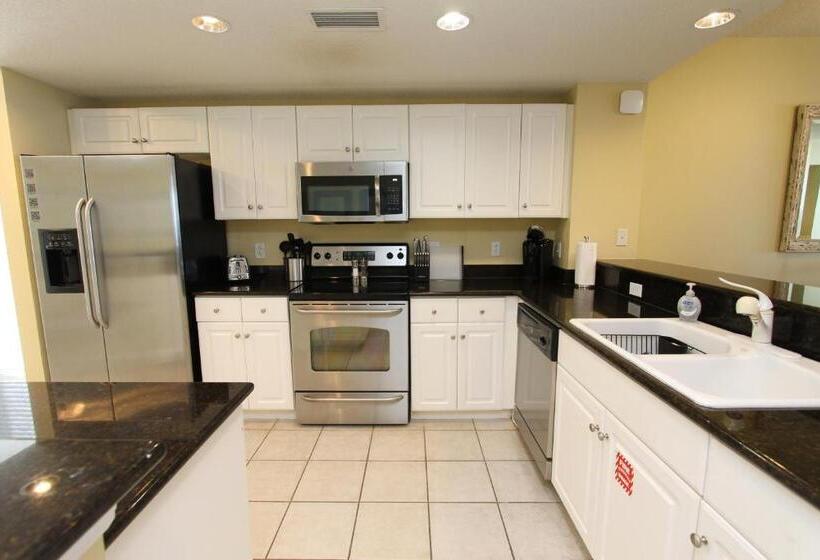 اتاق سه نفره دلوکس با چشم‌انداز دریا, Majestic Beach Resort The Official Onsite Rental Company, Panama City Beach, Fl