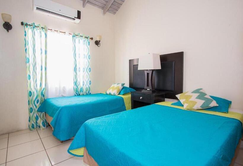 Classic room with balcony, Connie's Comfort Suites