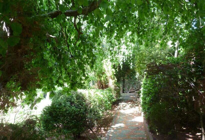 اتاق استاندارد سه نفره, Diamond Hill Country House
