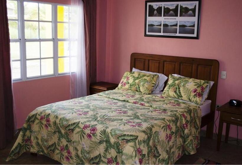 اتاق استاندارد سه نفره, Piarco Village Suites