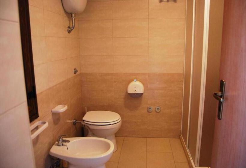 اتاق استاندارد با چشم‌انداز استخر, Tenuta Madre Terra Resort