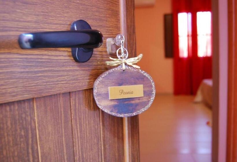اتاق استاندارد با چشم‌انداز استخر, Tenuta Madre Terra Resort
