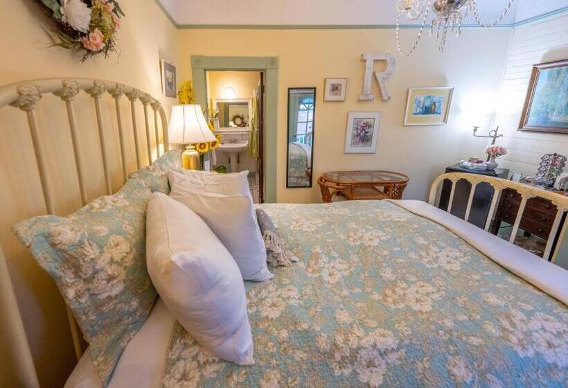 Номер Стандарт, Clementine S Guest House & Vacation Rentals