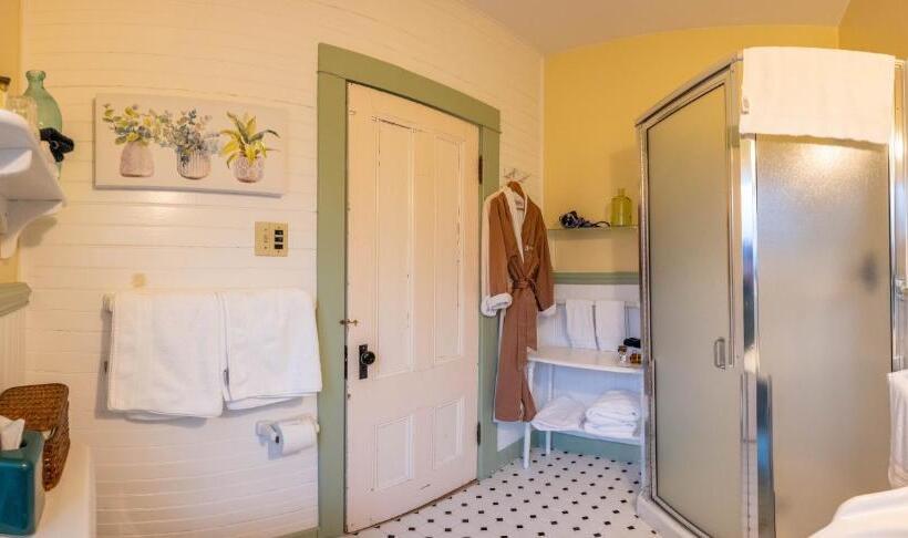 Люкс Вид на Реку, Clementine S Guest House & Vacation Rentals