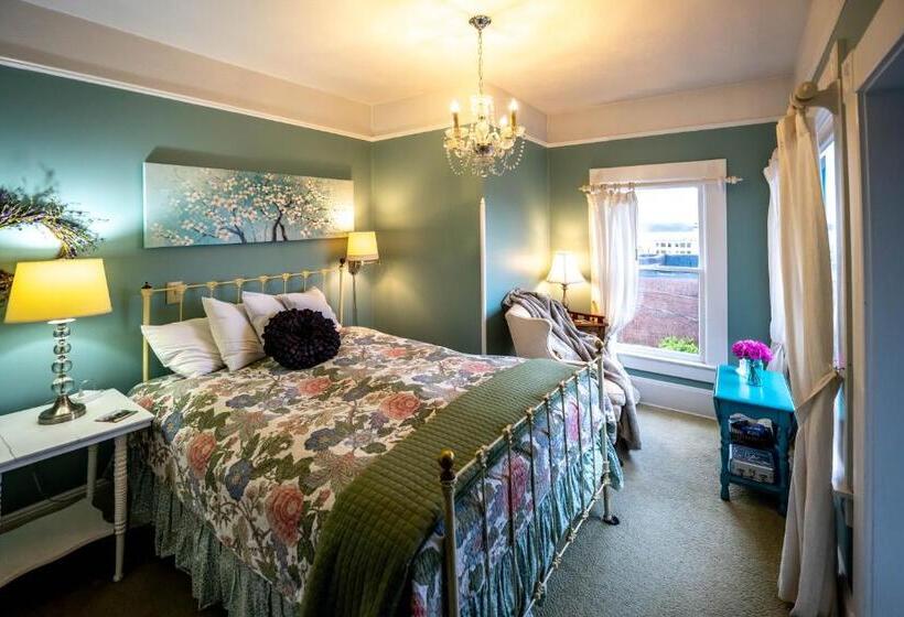 Номер Стандарт с Балконом, Clementine S Guest House & Vacation Rentals