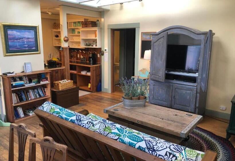 Family Suite, Clementine S Guest House & Vacation Rentals
