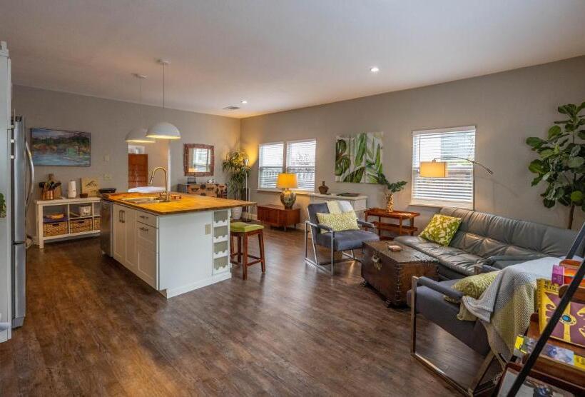 Студия Deluxe, Clementine S Guest House & Vacation Rentals