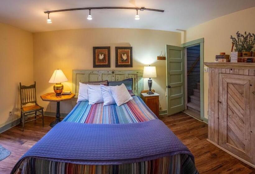 Студия Стандарт, Clementine S Guest House & Vacation Rentals