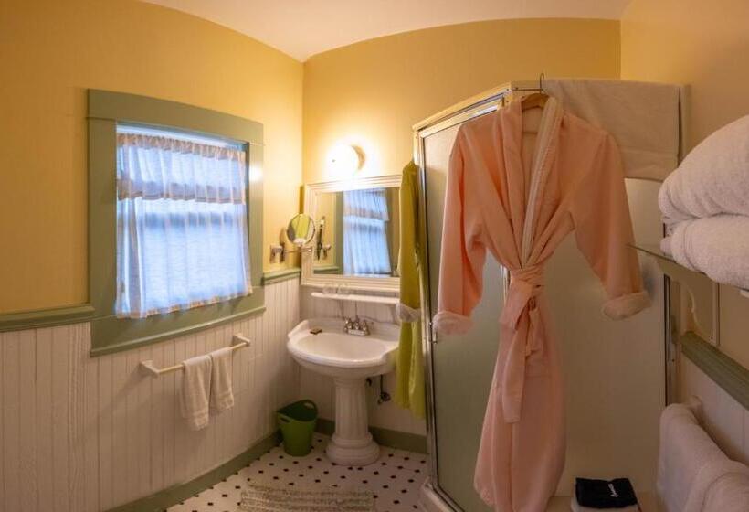 Номер Стандарт, Clementine S Guest House & Vacation Rentals