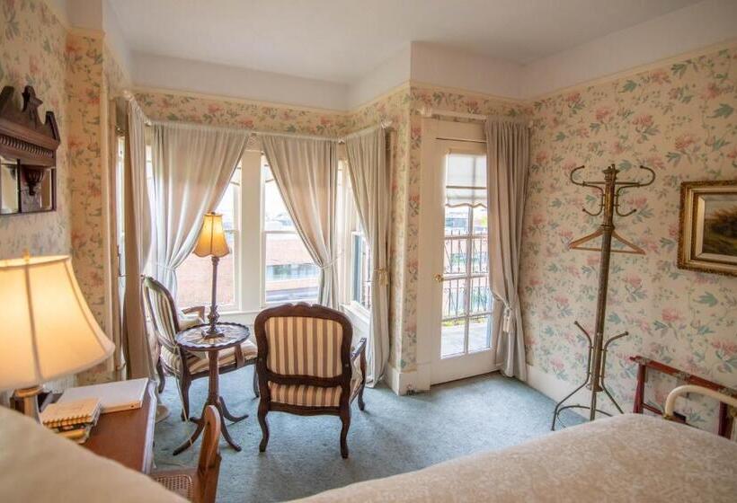 Люкс Вид на Реку, Clementine S Guest House & Vacation Rentals