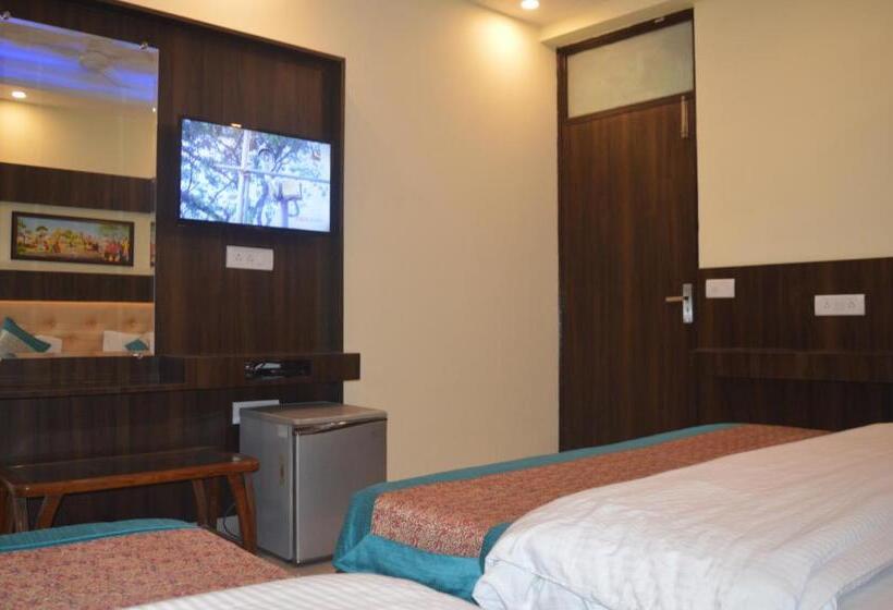 Standard Triple Room, Cottage Ganga Inn