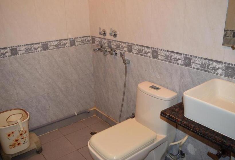Standard Triple Room, Cottage Ganga Inn