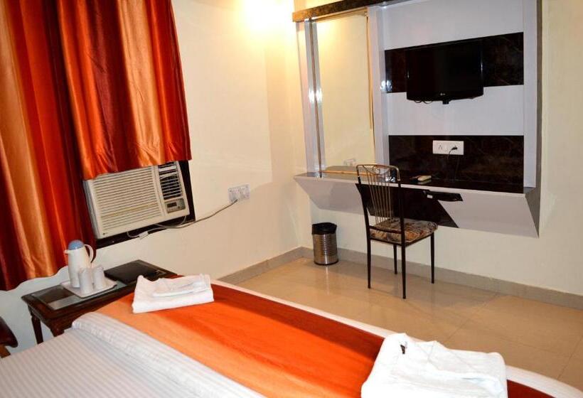 Номер Deluxe, Su Shree Continental 5 Minutes Walk From New Delhi Railway Station
