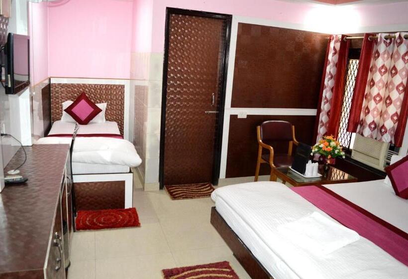 Трехместный Номер Deluxe, Su Shree Continental 5 Minutes Walk From New Delhi Railway Station