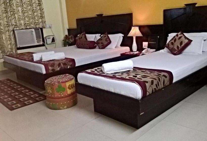 Семейный Номер, Su Shree Continental 5 Minutes Walk From New Delhi Railway Station