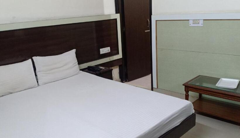 Номер Стандарт, Su Shree Continental 5 Minutes Walk From New Delhi Railway Station