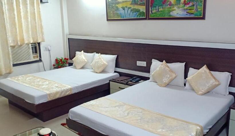 Семейный Номер, Su Shree Continental 5 Minutes Walk From New Delhi Railway Station