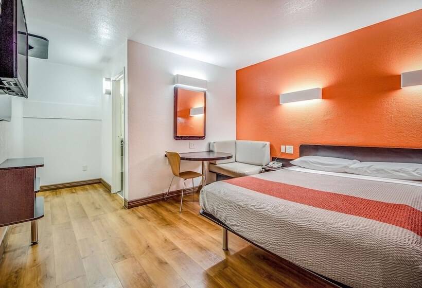 Номер Deluxe, Motel 6 Conroe, Tx