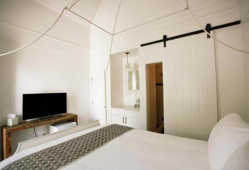 کابین, Surf Hotel & Chateau
