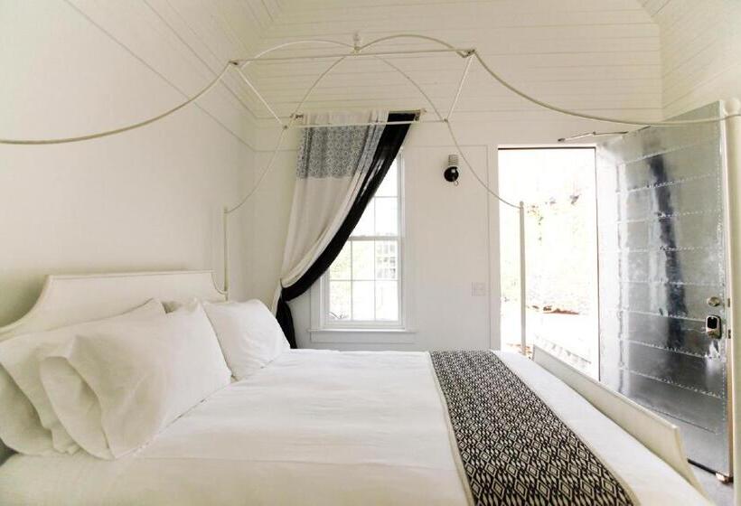 کابین, Surf Hotel & Chateau