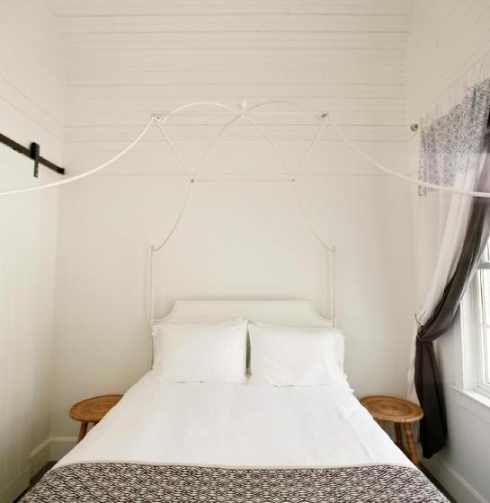 کابین, Surf Hotel & Chateau