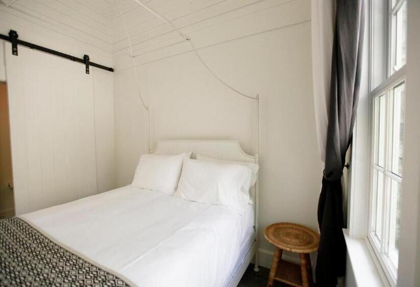 کابین, Surf Hotel & Chateau