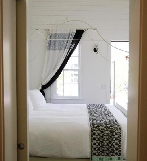 کابین, Surf Hotel & Chateau