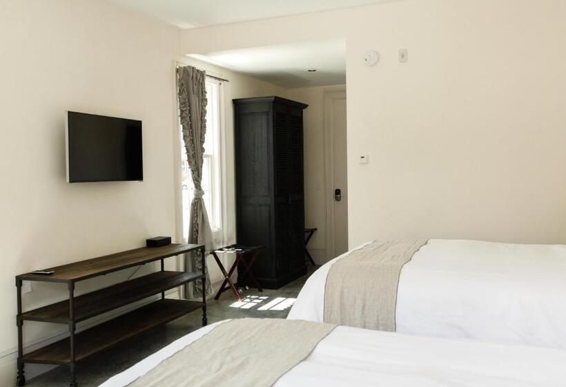 سوئیت با چشم‌انداز رودخانه, Surf Hotel & Chateau