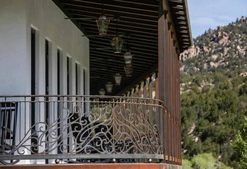 سوییت سوپریور, Surf Hotel & Chateau
