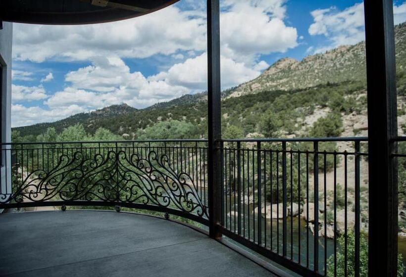 سوییت خانوادگی, Surf Hotel & Chateau