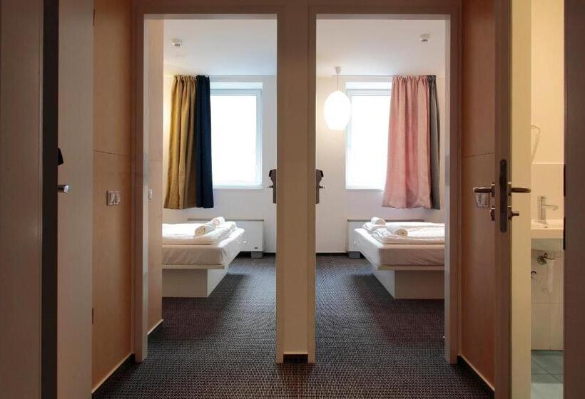 带共用浴室的标准房间, Maverick City Lodge
