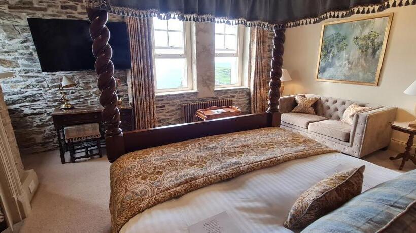 Полулюкс Вид на Море, Camelot Castle