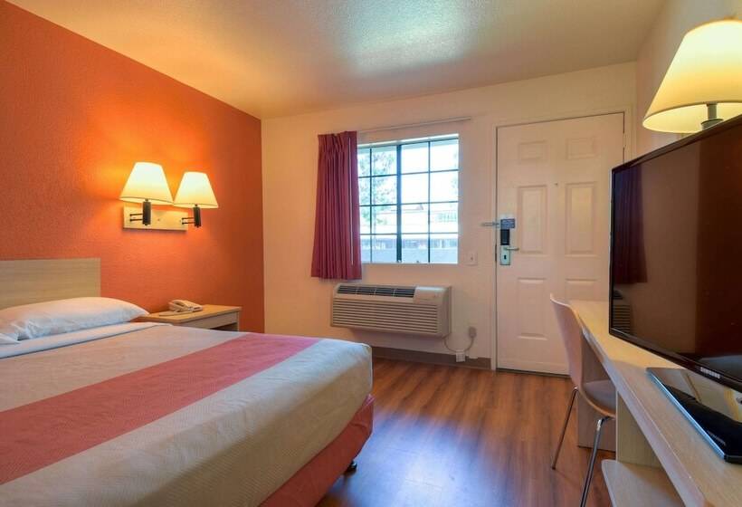 Номер Deluxe, Motel 6san Dimas, Ca  Los Angeles