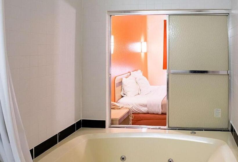 자쿠지 스위트, Motel 6 Seymour, In   North