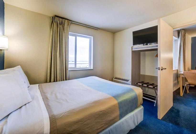 Номер Стандарт Адаптированный для Инвалидов, Days Inn By Wyndham Stony Plain