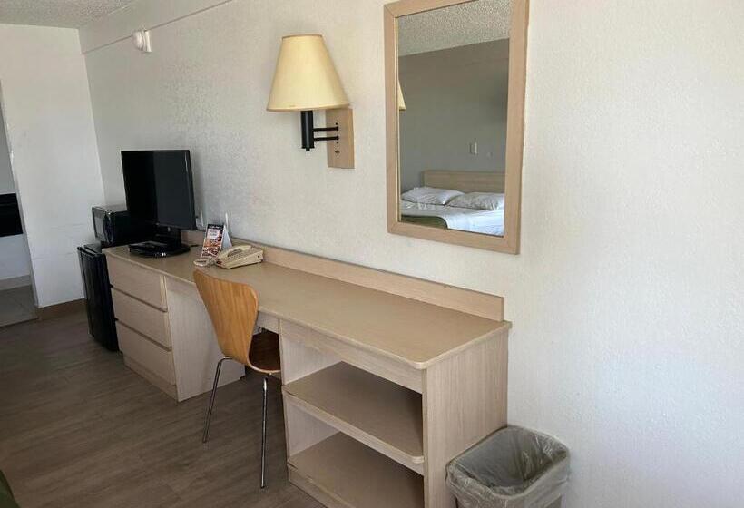 스탠다드 룸 킹사이즈 침대, Rodeway Inn