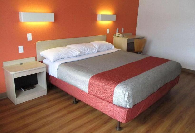 Номер Стандарт Кровать Кинг Адаптированный для Инвалидов, Travelodge By Wyndham Lansing