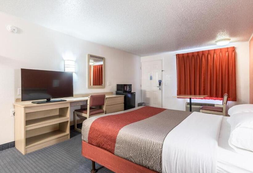 Номер Deluxe, Travelodge By Wyndham Lansing
