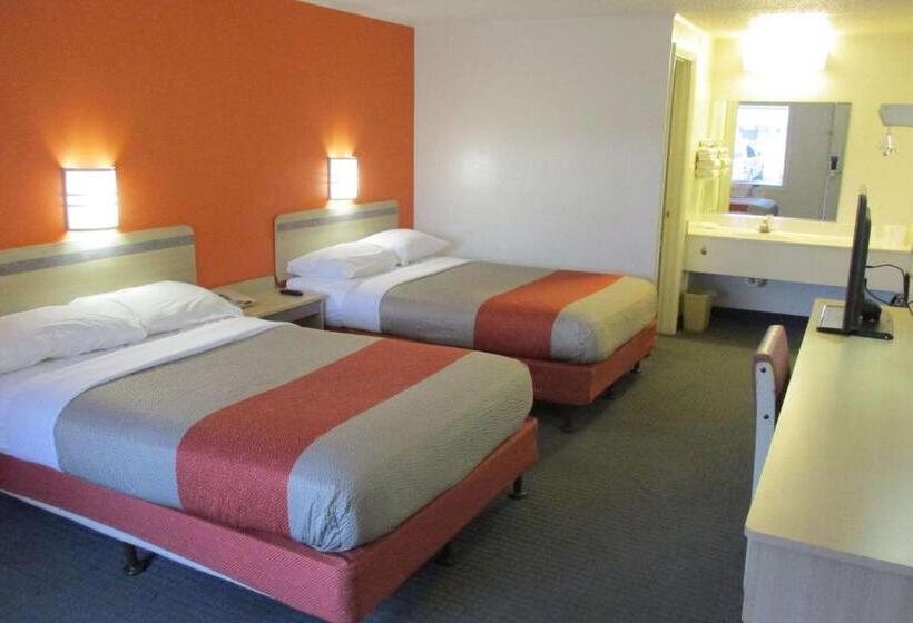 Номер Стандарт 2 Двуспальные Кровати, Travelodge By Wyndham Lansing