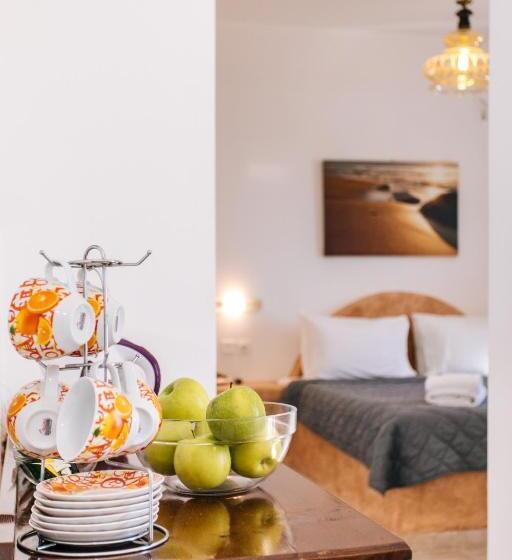 Suite, Nikos