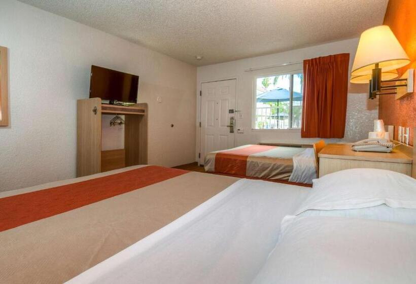 Номер Deluxe, Motel 6 costa Mesa, Ca