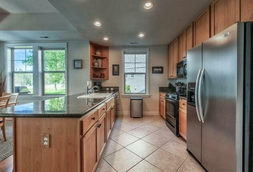 Апартаменты 2 Спальни, Dover Bay  Bayside South