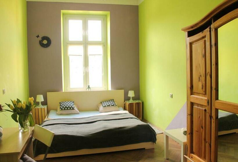 اتاق استاندارد با سرویس بهداشتی مشترک, Hostel Centrum Sabot