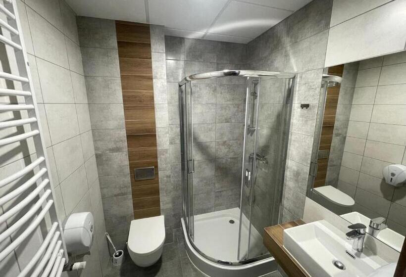 اتاق استاندارد چهار تخته, Aquara Radomsko