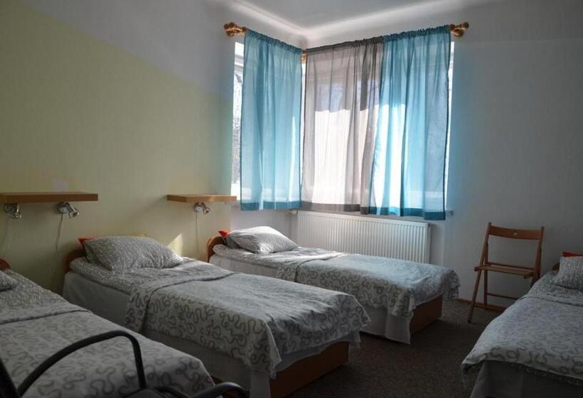 اتاق استاندارد چهار تخته, Kwatery Pracownicze Tolek