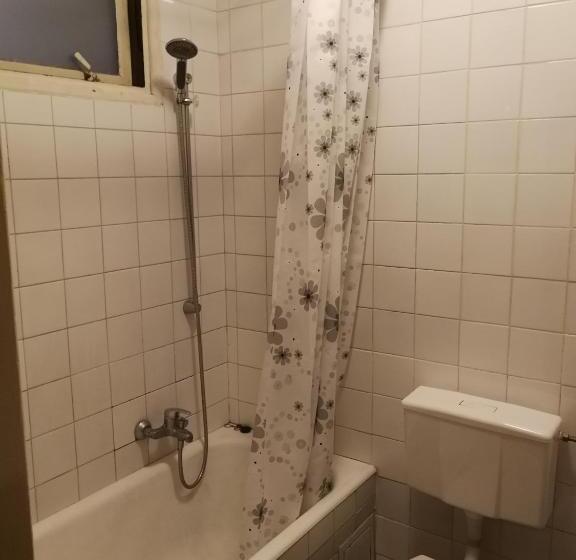 اتاق استاندارد چهار تخته, Kwatery Pracownicze Tolek