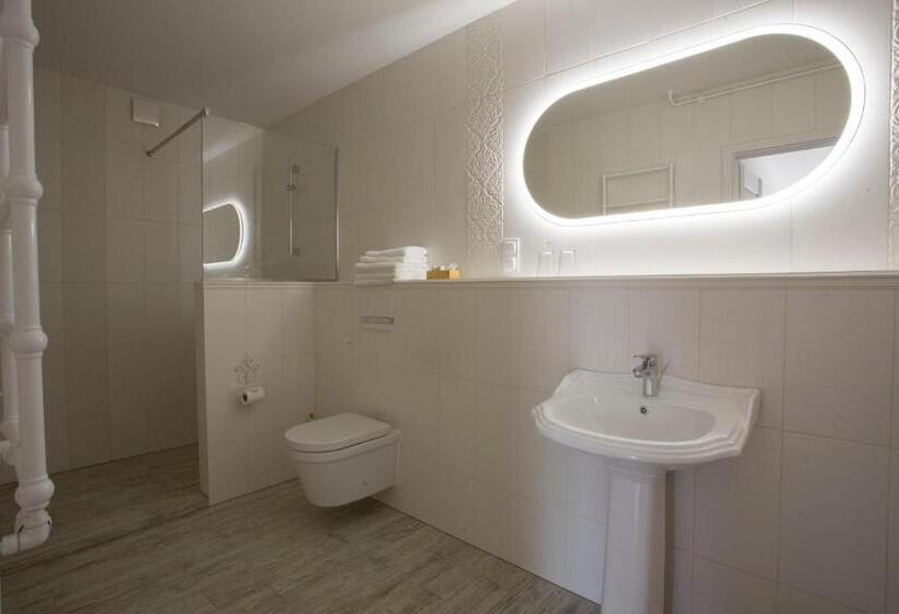 استودیو ساده, Dwór I Dworek Leszczowate Wellness & Spa