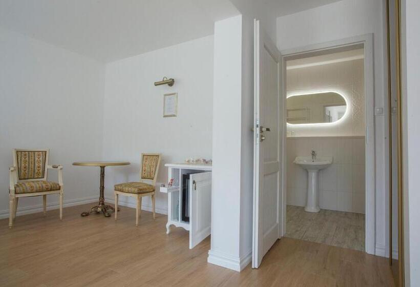 استودیو ساده, Dwór I Dworek Leszczowate Wellness & Spa