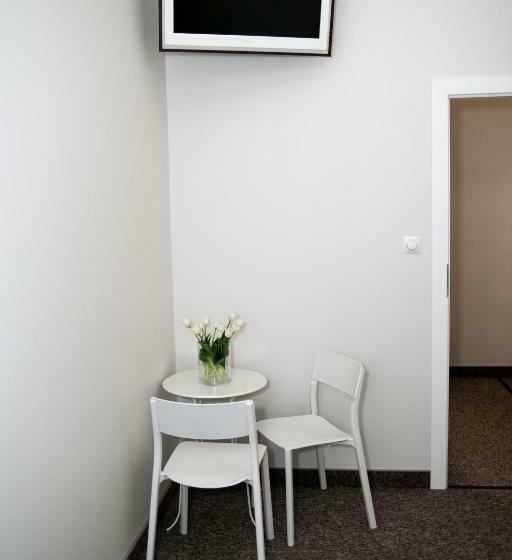 اتاق استاندارد, Rodmos Hostel